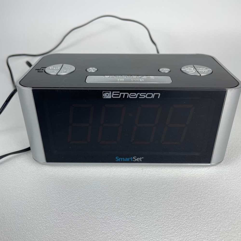 Emerson Alarm Clock Radio (CKS1708) SmartSet Dual Alarm USB Charging Port Black